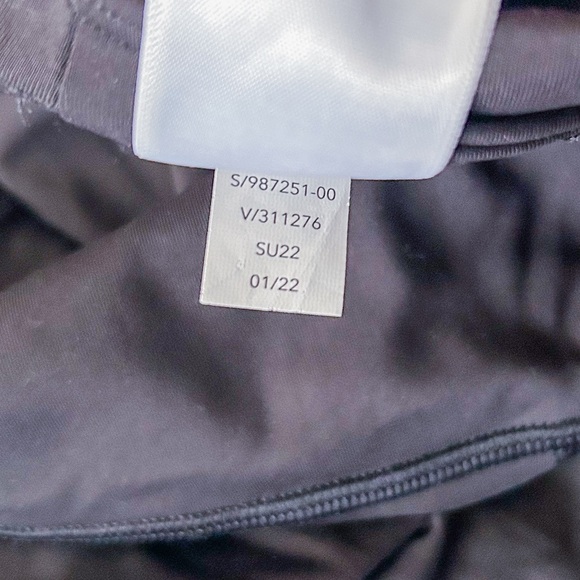 Athleta Ultimate Stash Capri Leggings (Size: L) - Picture 11 of 15